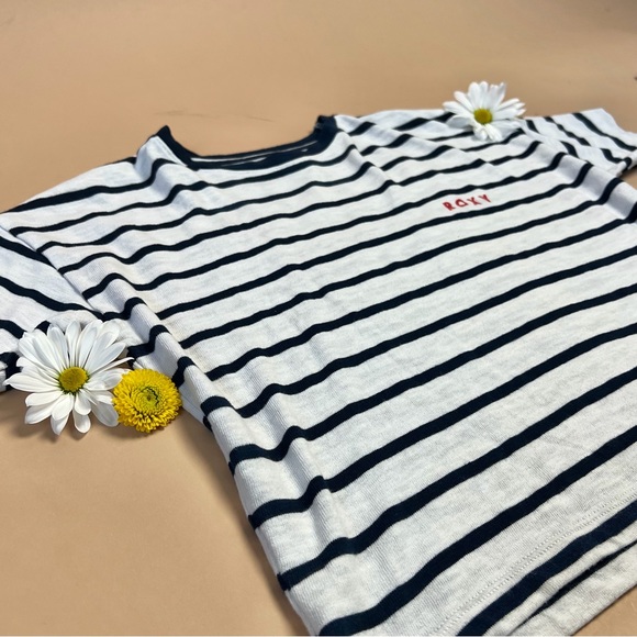 Roxy navy and white stripped short sleeved cropped top - Picture 3 of 8